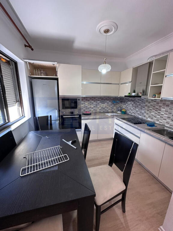 Shitet apartament 2+1 tek Rruga Bardhyl