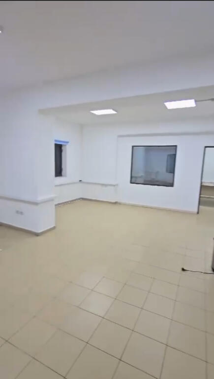 Japim me qera ambient biznesi, zyra te Pazari i Ri