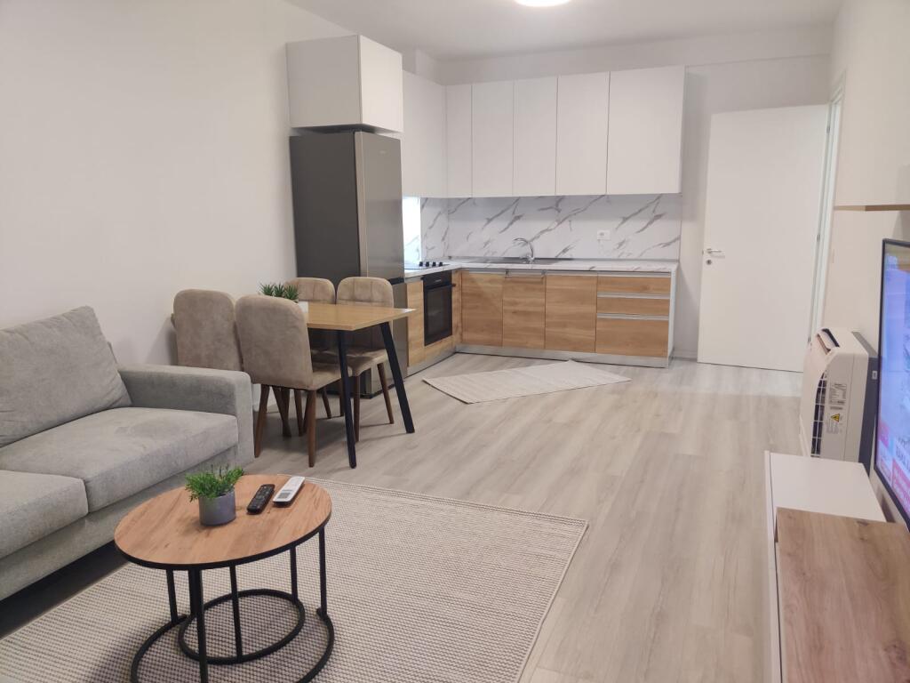 Affittasi appartamento 2+1 a Univer City