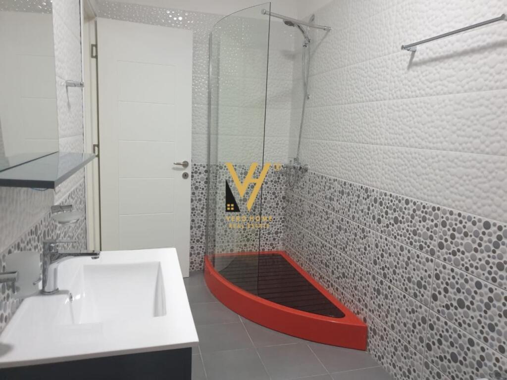 JEPET APARTAMENT 3+1+3 ME QIRA TE LIQENI I THATE 1.000 EURO