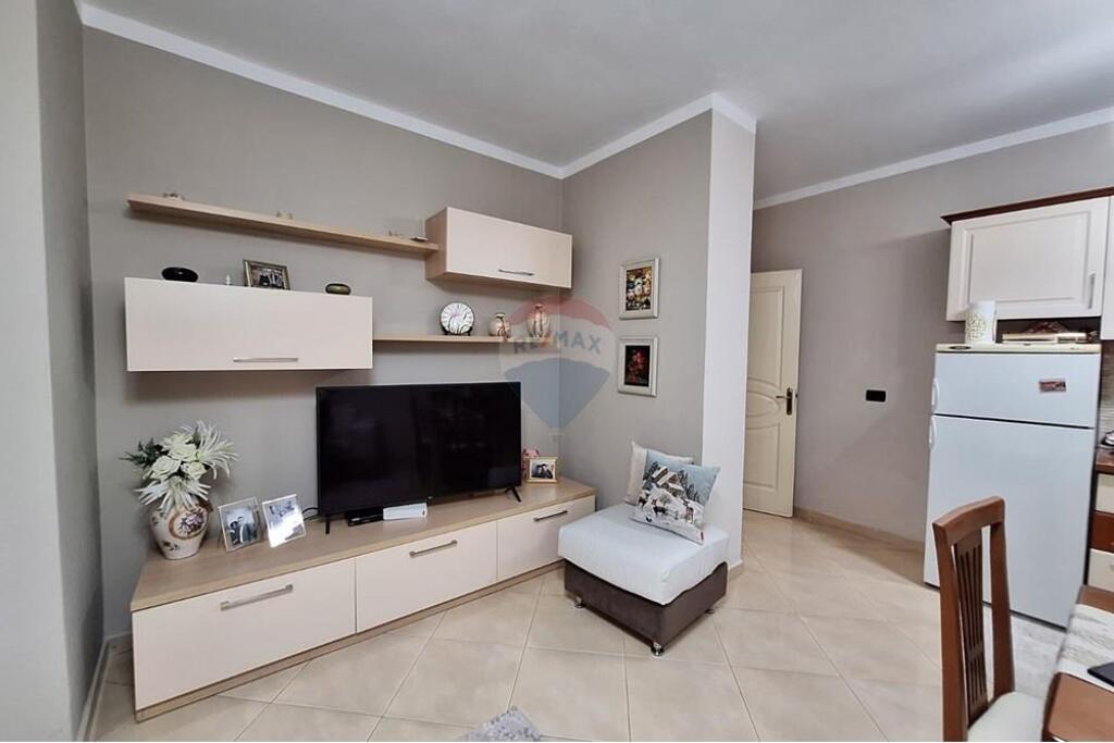Shitet Apartament 3+1+2 në Zonën e Astirit !