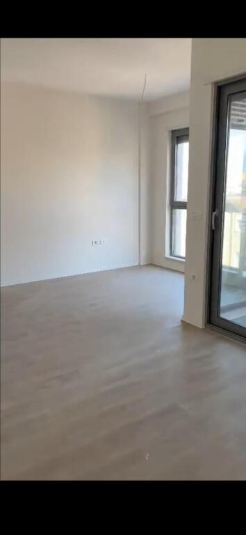 OFFICE FOR RENT 60M2 PAZARI I RI 650 EURO