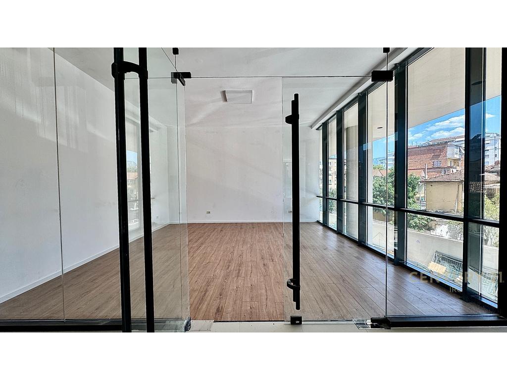 Jepet me Qira Ambient për Zyra – Residenca Mine Peza, Tiranë