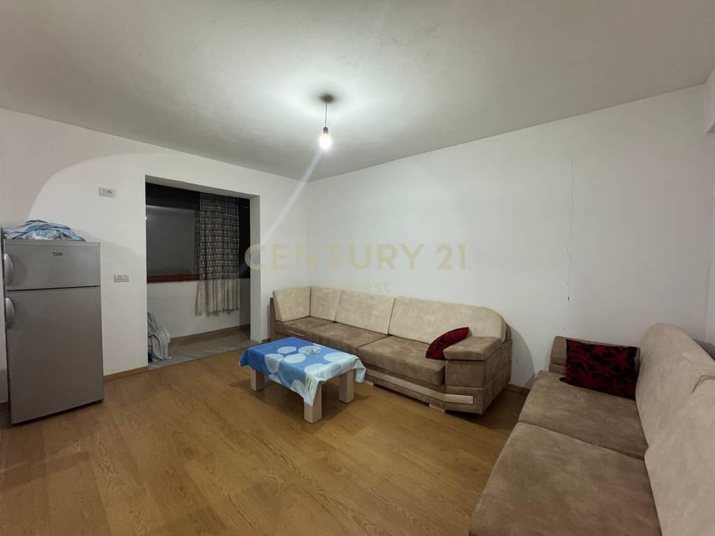 SHKOLLA E BASHKUAR, JAPIM ME QIRA APARTAMENT 1+1!
