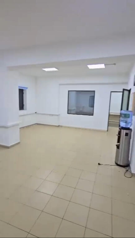Japim me qera ambient biznesi, zyra te Pazari i Ri