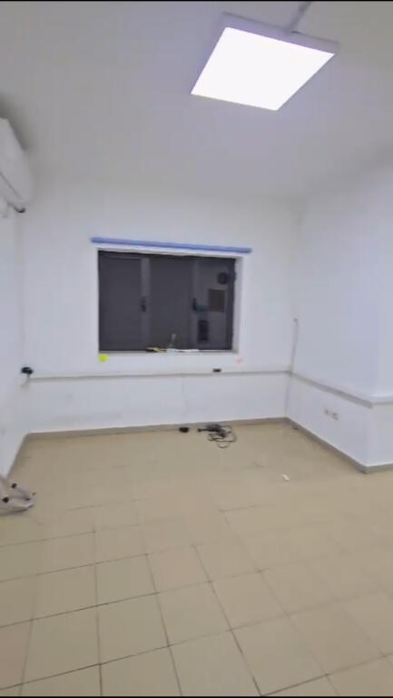 Japim me qera ambient biznesi, zyra te Pazari i Ri