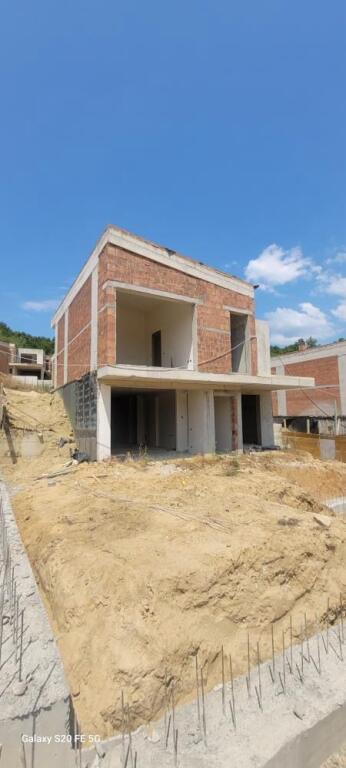 📣 Villa for Sale – 202 m² 🏡 📍 Mullet, Tirana•	💶 Price: 520000€