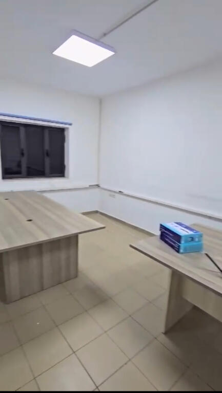 Japim me qera ambient biznesi, zyra te Pazari i Ri