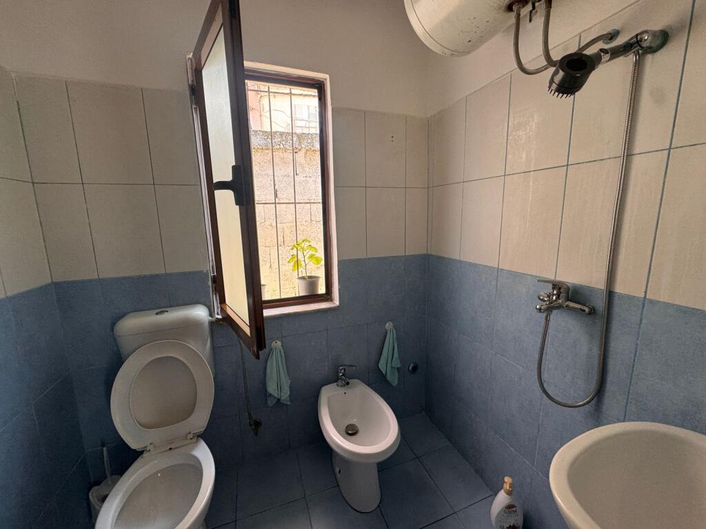 Shitet Shtëpi Private 1+1 – Zona e Treshit