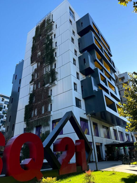 Commercial Space for Rent – Square 21, Rruga e Kavajës