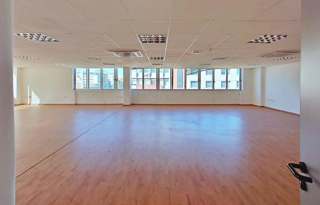 Zyre Me Qera Tek Ish-Ekspozita (ID BZ2675) Tirane