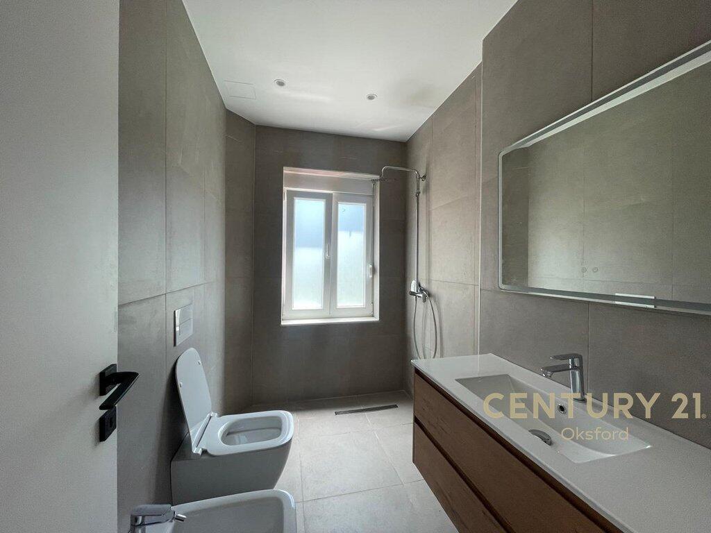🏠 Jepet me Qira Apartament pranë Gardës – Tiranë