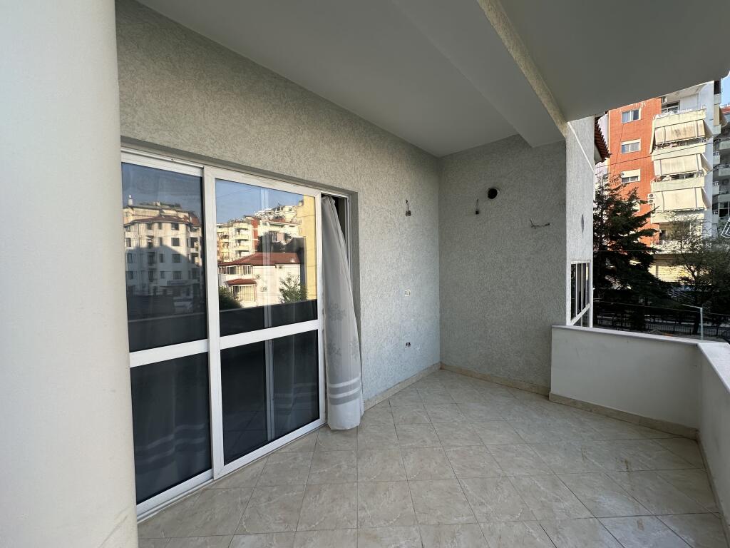 Kodra e Diellit, Apartament 2+1 ne Vile Private