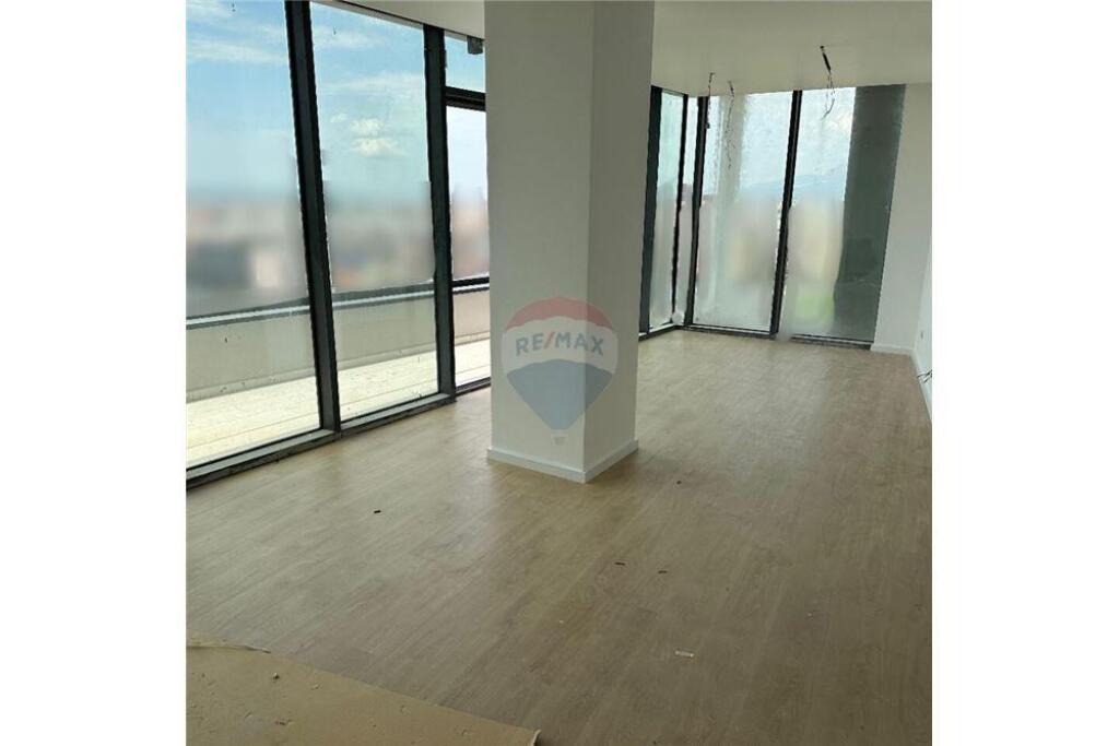 AMBIENTE UFFICIO + VERANDA + POSTO AUTO IN AFFITTO.