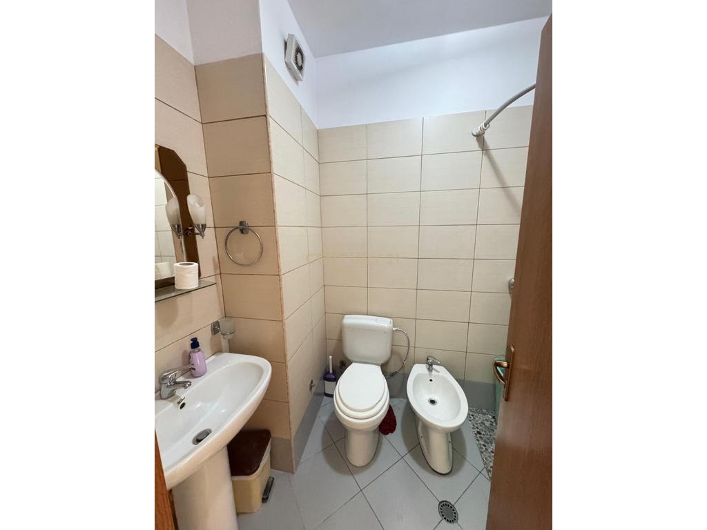 JEPET ME QIRA APARTAMENT 2+1 NE MISTO MAME !