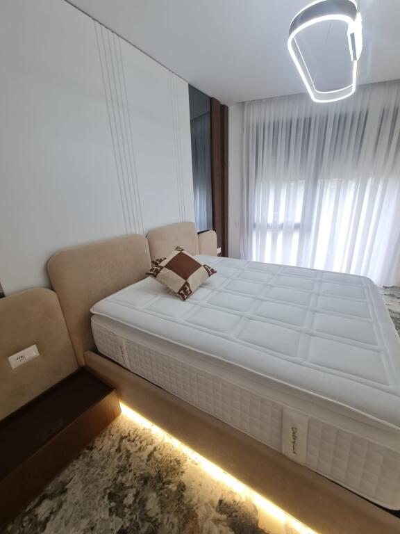 🏡 Modern 1+1 Apartment with Parking Spot – Dry Lake 📍 Near Hotel Radisson💰 Price: 1,200 € / month