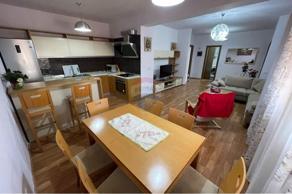 Apartament 2+1 per Qira Komuna e Parisit !