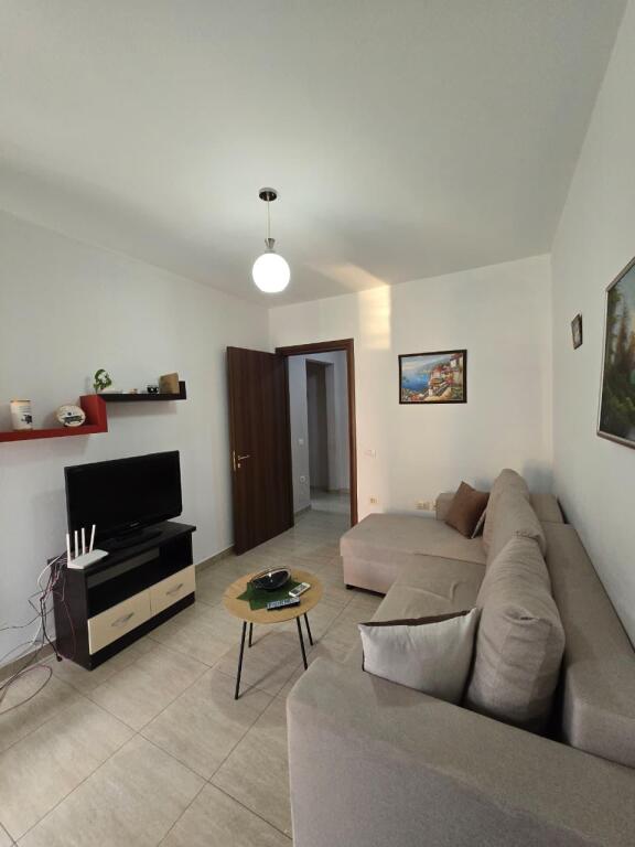 APARTAMENT ME QERA 1+1 RRUGA E ELBASANIT 55.000 LEKE