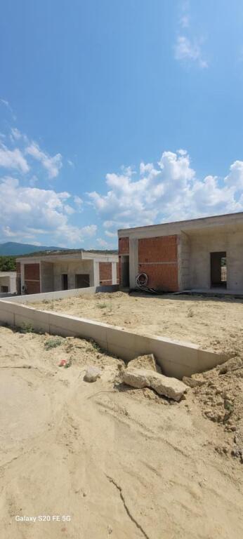 📣 Villa for Sale – 202 m² 🏡 📍 Mullet, Tirana•	💶 Price: 520000€