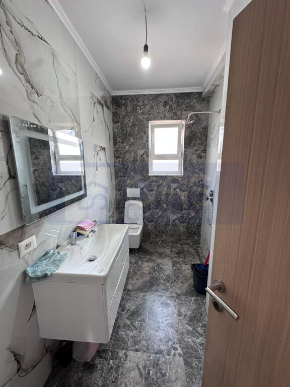 Shitet apartament 2+1 tek Rruga Bardhyl