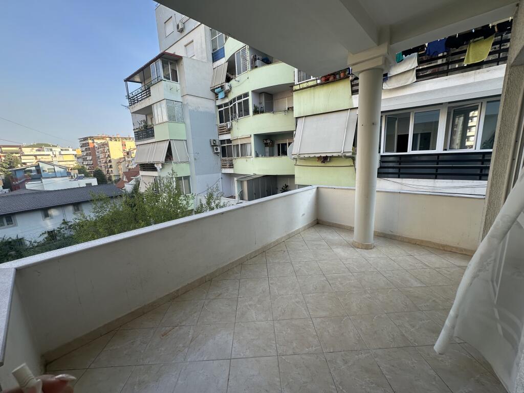 Kodra e Diellit, Apartament 2+1 ne Vile Private