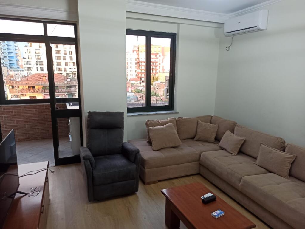 Apartament me qera 1+1 tek 21 dhjetori
