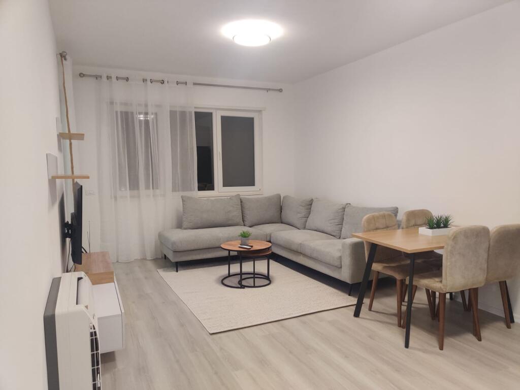 Affittasi appartamento 2+1 a Univer City