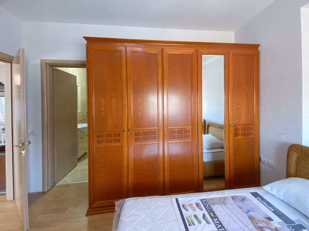  Apartament 1+1 me 2 Tualete për Qira – Pazari i Ri