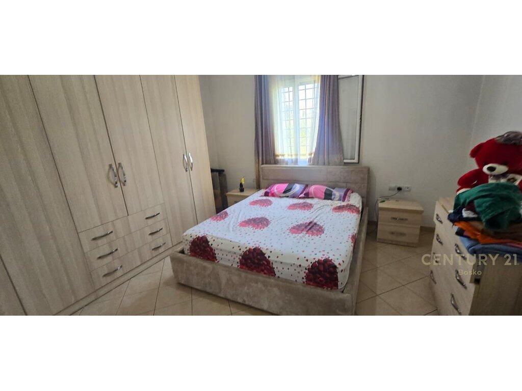 VENDESI PRIVATO IN VENDITA NELLA ZONA DEL KOMBINAT! (COMUNE DI VAQARR)