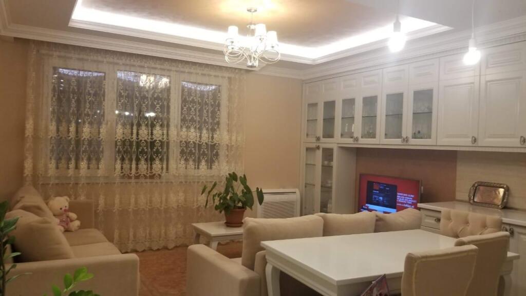 Jepet 1+1 me qira tek Frosina Plaku ne 21