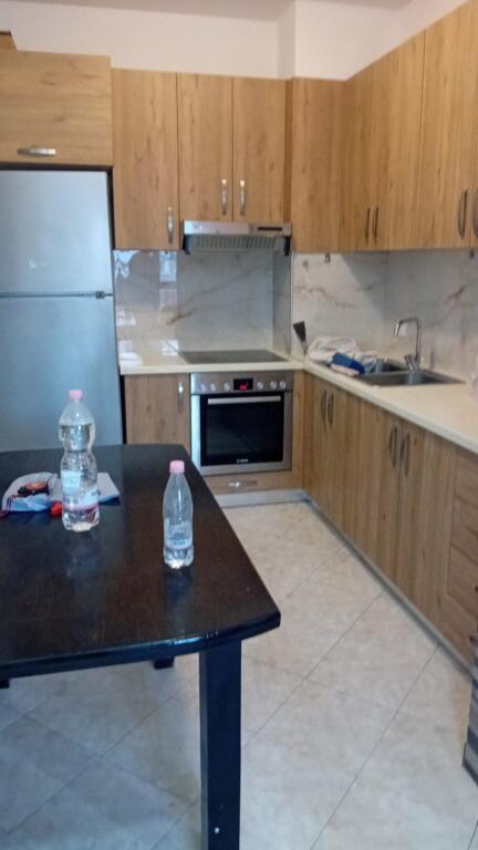 Ex campo di aviazione, pedonale vende super appartamento 2+1, con IPOTECA.