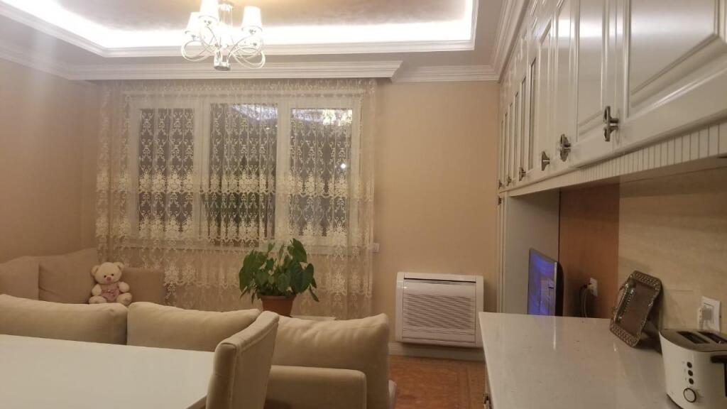 Jepet 1+1 me qira tek Frosina Plaku ne 21