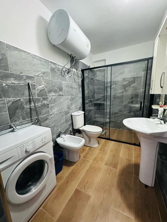 Jepet me qera apartament 2+1 me ballkon te Rruga e Kavajes tek Nela