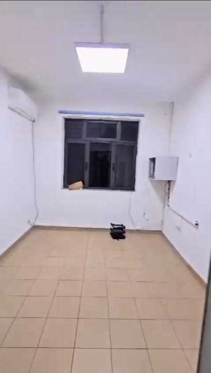Japim me qera ambient biznesi, zyra te Pazari i Ri