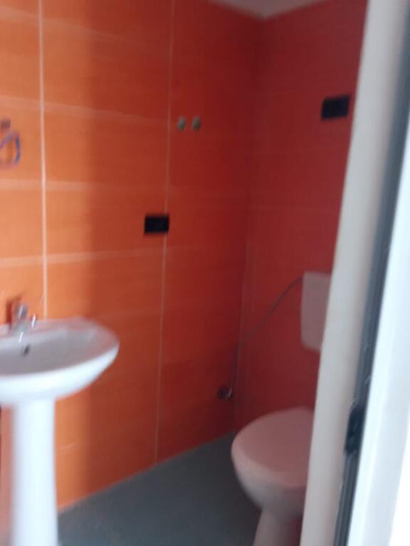 🏢 Shitet Njësi – Zona Astir, pranë Vila L 💰 Çmimi: 40,000 €