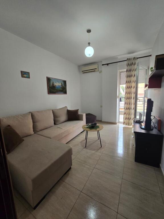 APARTAMENT ME QERA 1+1 RRUGA E ELBASANIT 55.000 LEKE