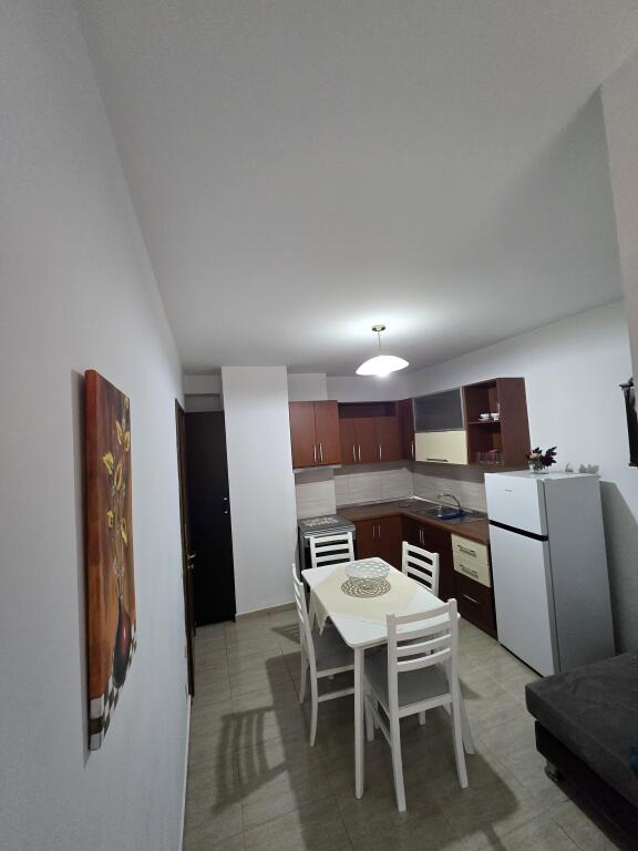 APARTAMENT ME QERA 1+1 RRUGA E ELBASANIT 55.000 LEKE
