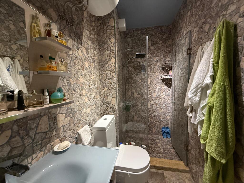🏠 Shitet Apartament 2+1 me 2 Ballkone – Zona Astir, pranë Vila L 💰 Çmimi: Sipas kërkesës