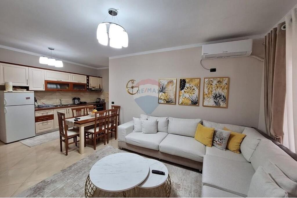 Shitet Apartament 3+1+2 në Zonën e Astirit !