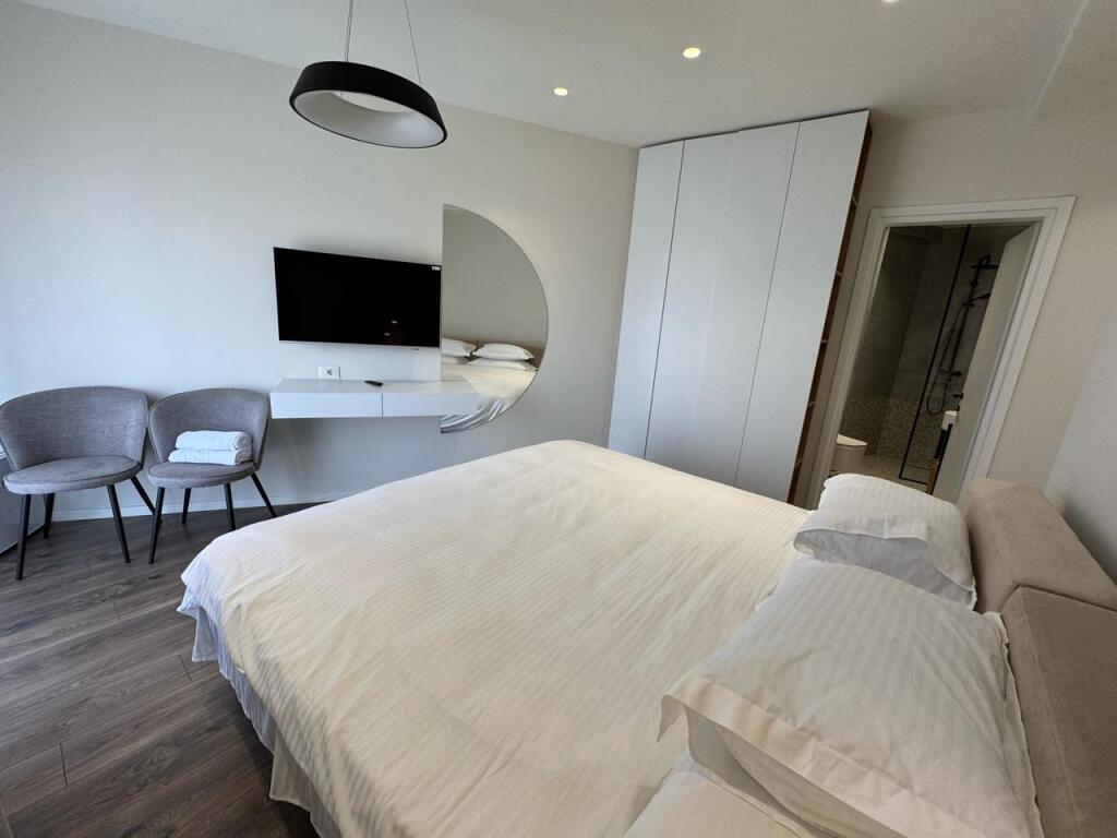 📢 Qira Apartament 2+1 – Rruga e Dibrës, Vila Gold 💶 Çmimi: 1,350 €/muaj