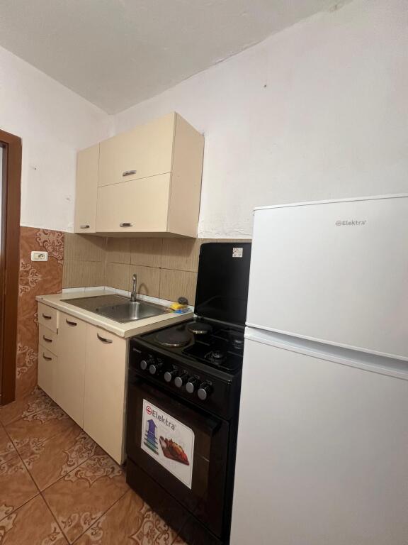 Apartament 1+1+ ballkon Shkolla Bajram Curri 500€