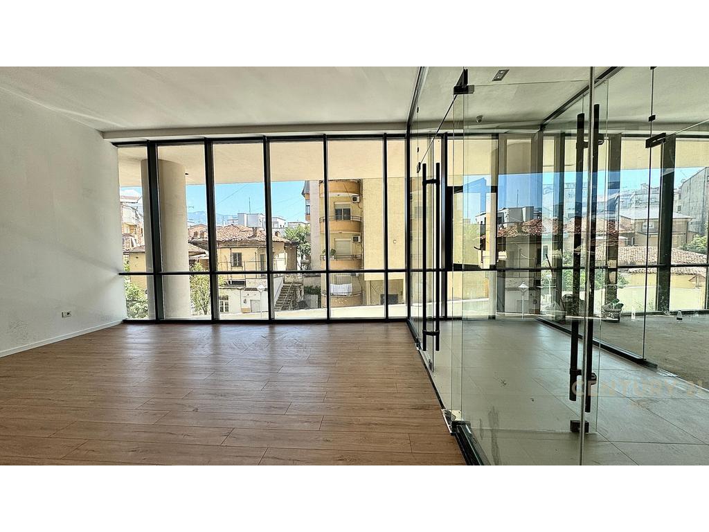 Jepet me Qira Ambient për Zyra – Residenca Mine Peza, Tiranë