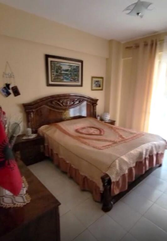 Via Dritan Hoxha, vicino alla Clinica Globe, appartamento in affitto, appartamento in affitto, 2+1+balcone, arredato 60.000 Leke