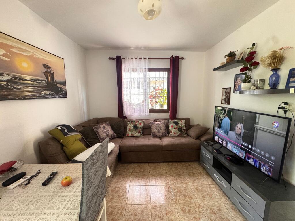 Shitet Shtëpi Private 1+1 – Zona e Treshit