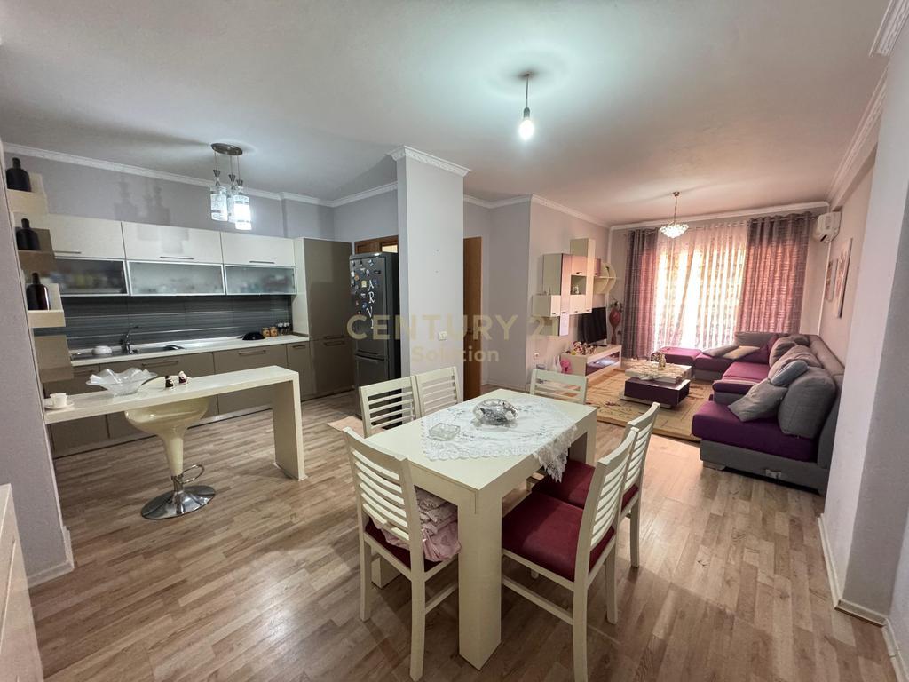 JEPET ME QIRA APARTAMENT 2+1 NE MISTO MAME !