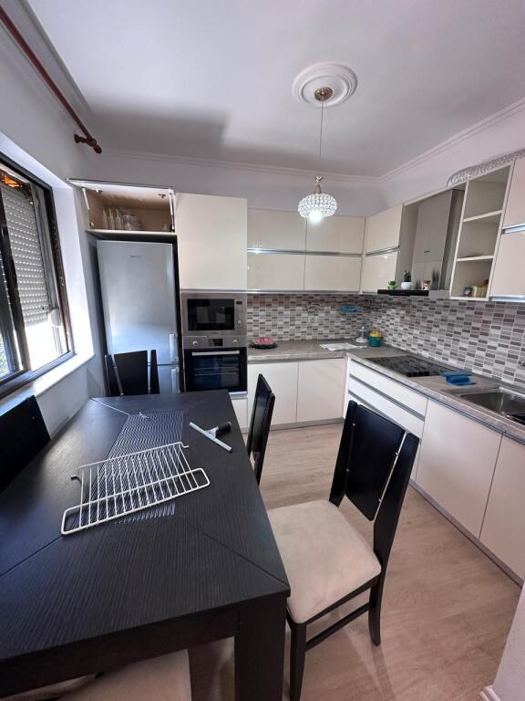 🚪Shitet apartament 2+1 📍Buze Rruges Bardhyl, Unaza e vogel💶 Cmimi 147 000 Euro