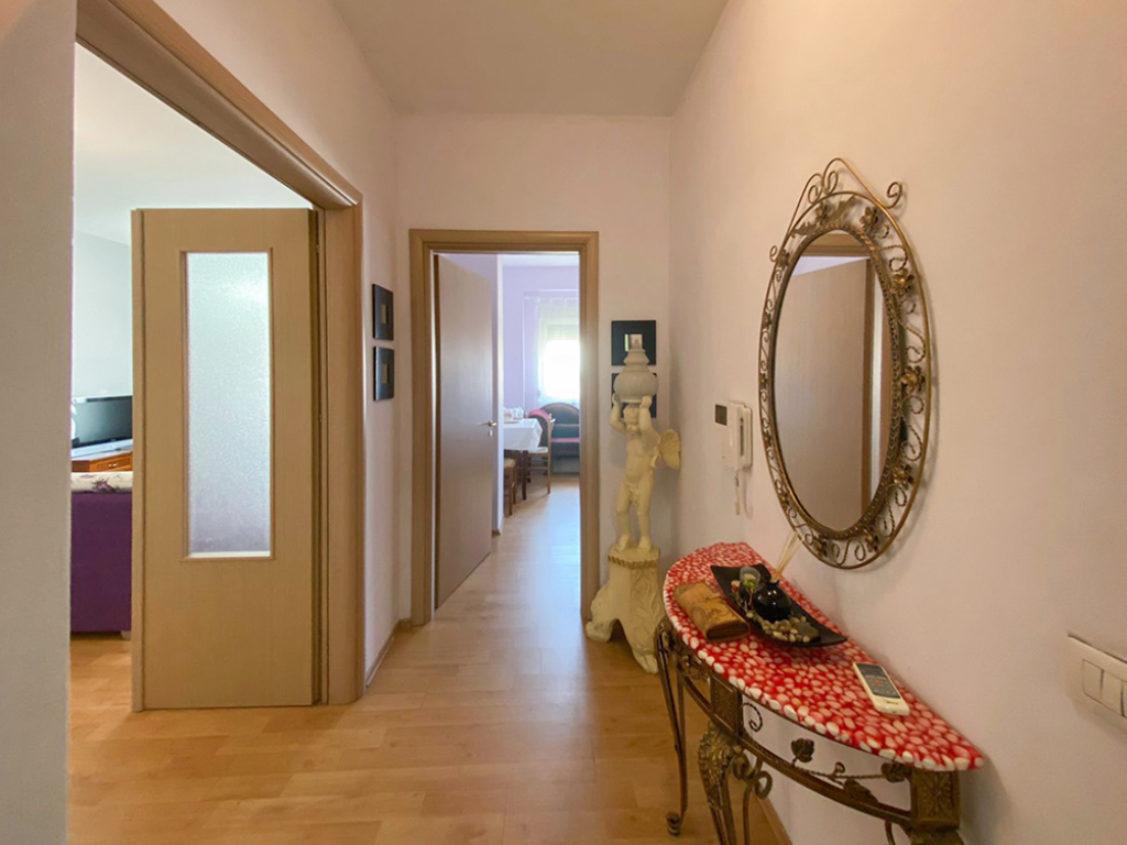  Apartament 1+1 me 2 Tualete për Qira – Pazari i Ri