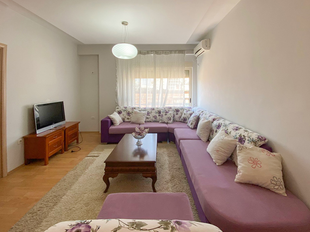  Apartament 1+1 me 2 Tualete për Qira – Pazari i Ri