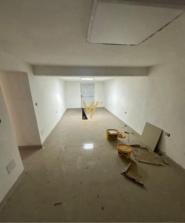 WAREHOUSE 55 M2 FOR RENT NEAR THE BALLET SCHOOL 450 EURO