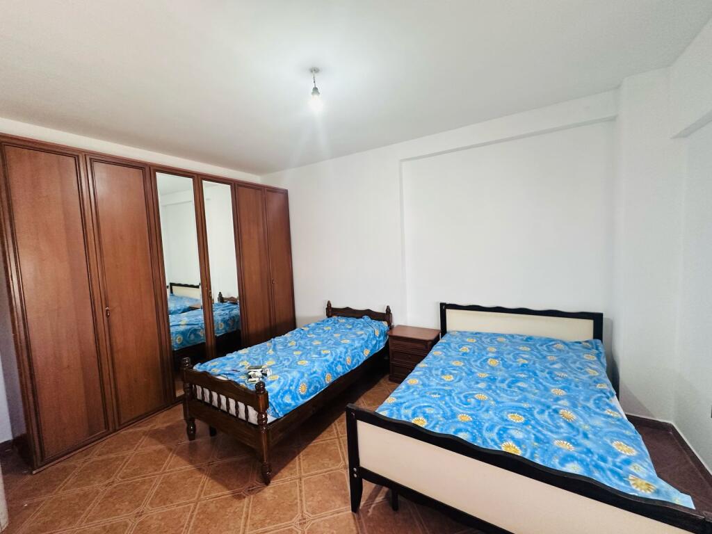 Jepet me qera apartament 2+1 me ballkon te Rruga e Kavajes tek Nela
